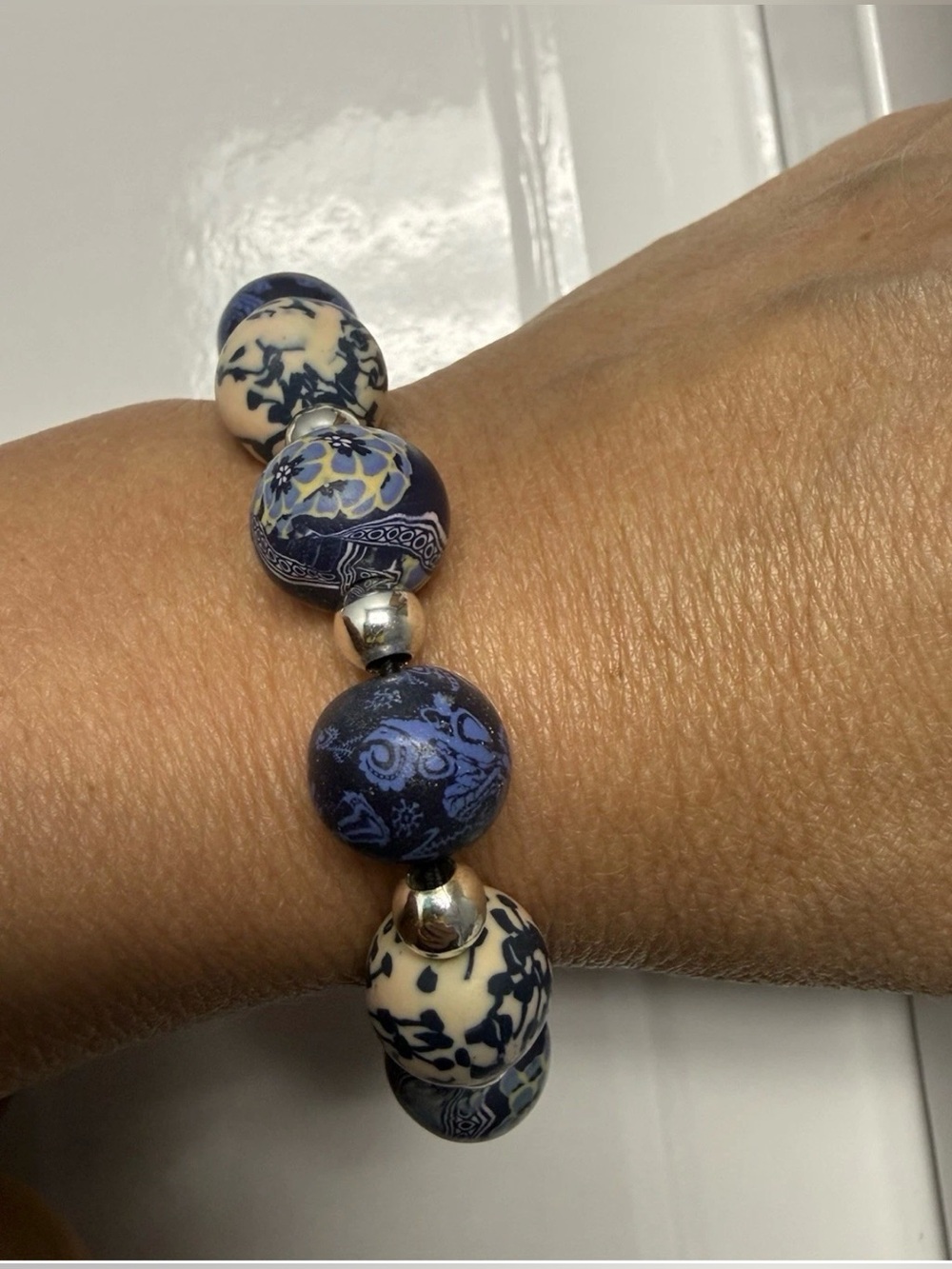 Viva Beads Signed Polymer Clay Stretch Bracelet Blue Floral 3"